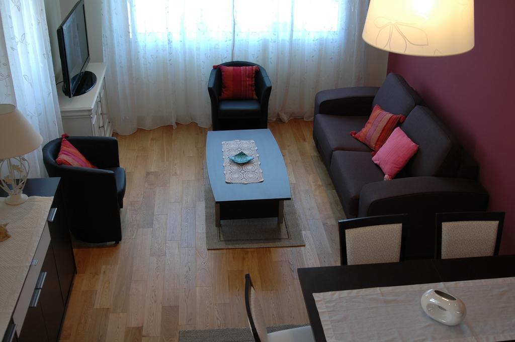 Mireille Apartment Carros