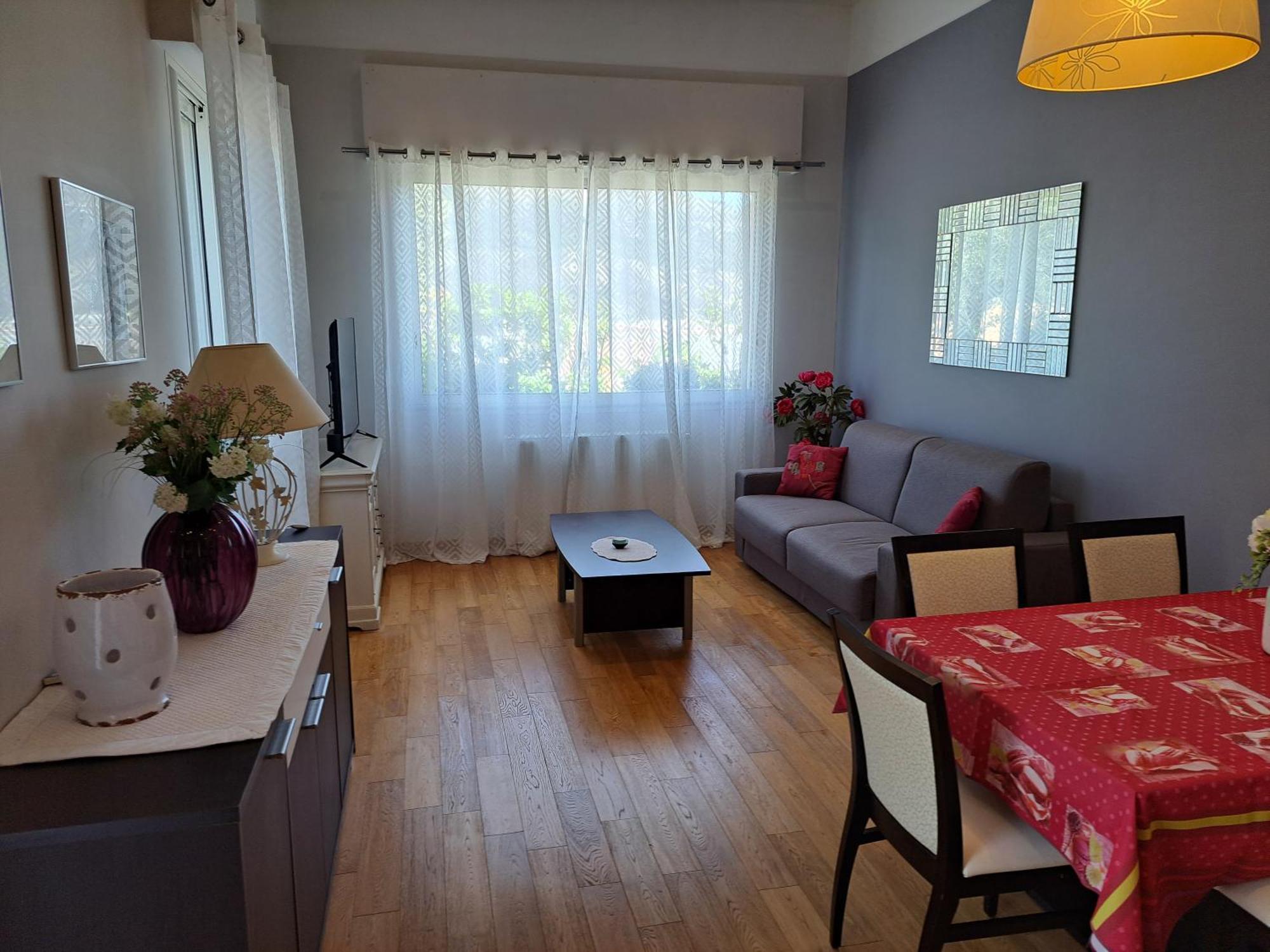 Mireille Apartment Carros